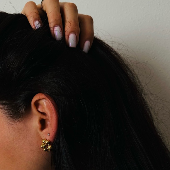 New Clustered Spheres Studs earrings Gold Statement - Picture 7 of 10